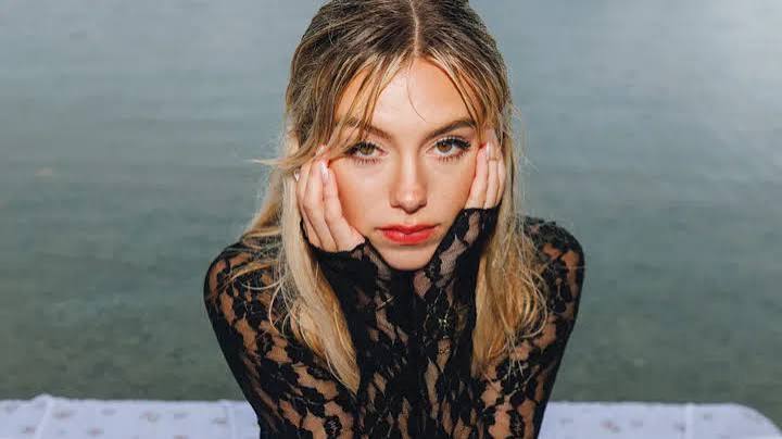Who Is Singer Eileen Alister? Age, Family Background, Biography & Music Career