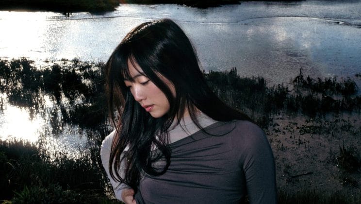 Who Is Singer Sarah Kinsley? Age, Family Background, Biography & Music Career