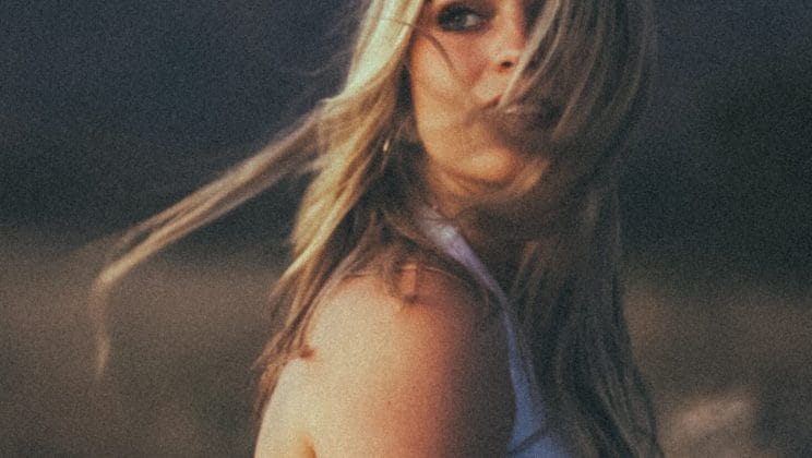 Who Is Singer Lara Snow? Age, Family Background, Biography & Music Career