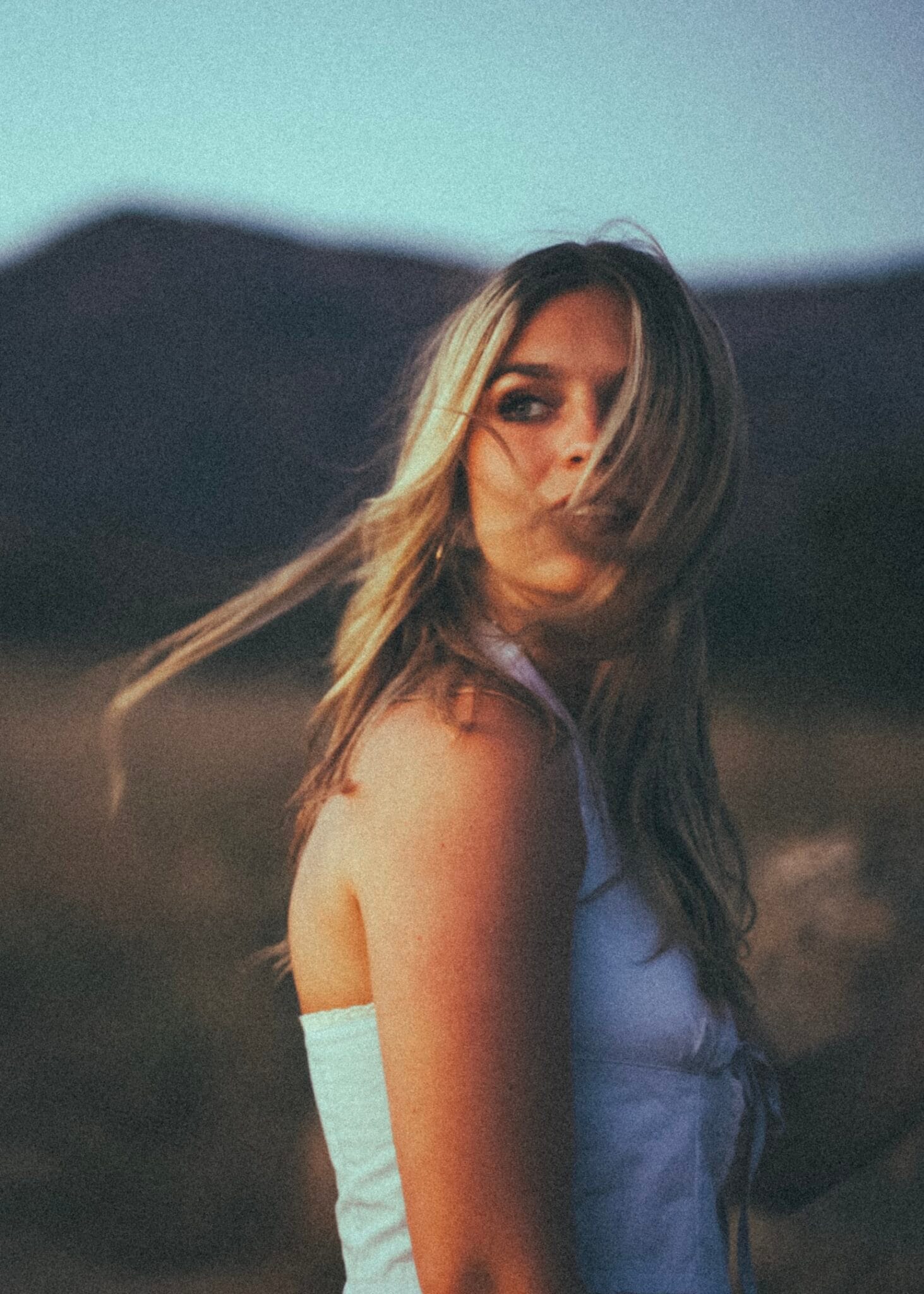 Who Is Singer Lara Snow? Age, Family Background, Biography & Music Career