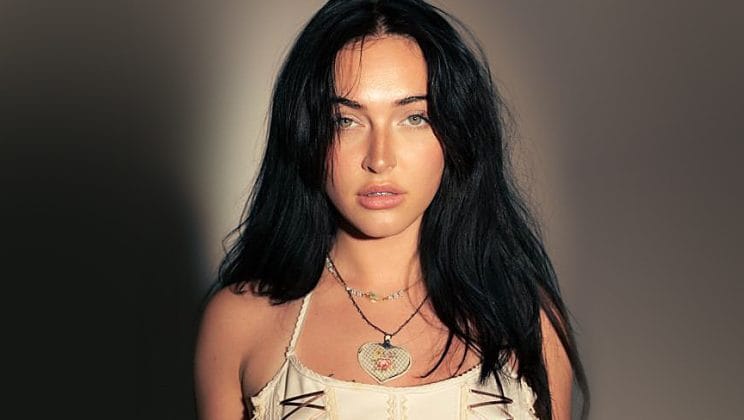 Singer Cil Age, Family, Bio, Life and Career