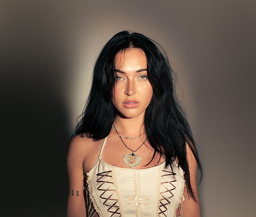 Singer Cil Age, Family, Bio, Life and Career